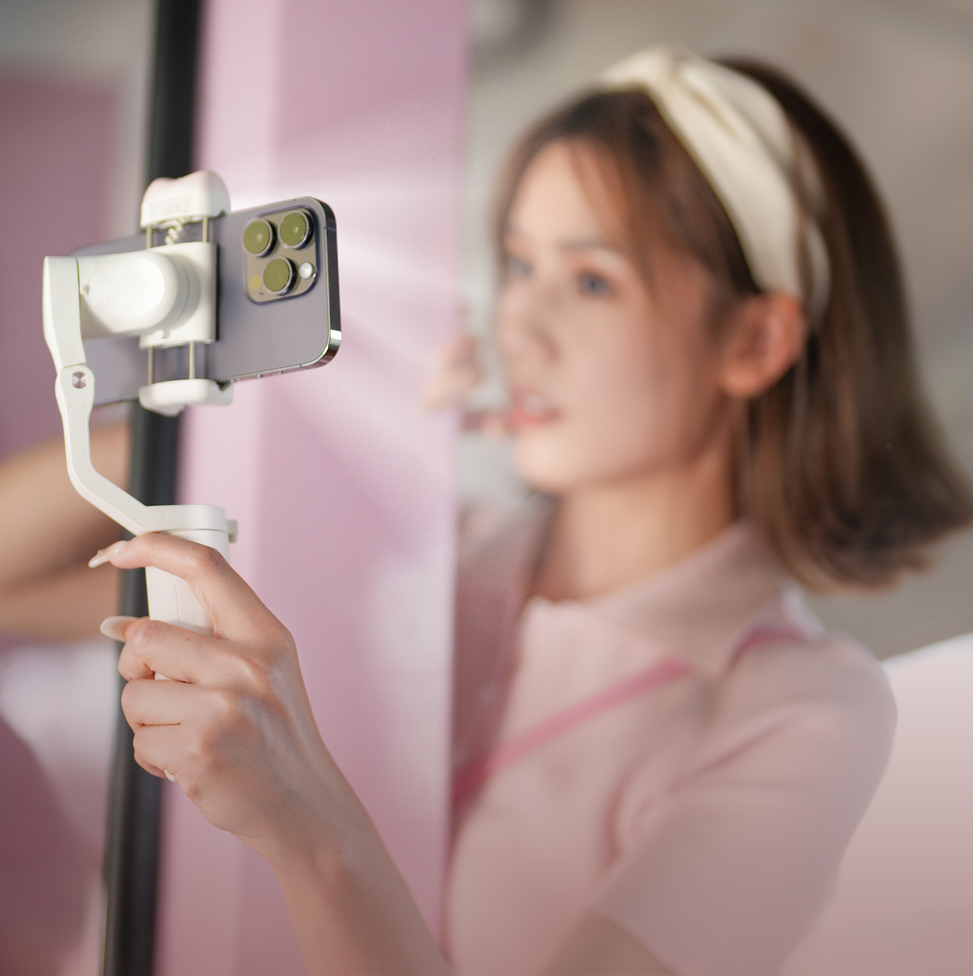 Hohem iSteady V2s | AIトラッカー内蔵のポータブルジンバル